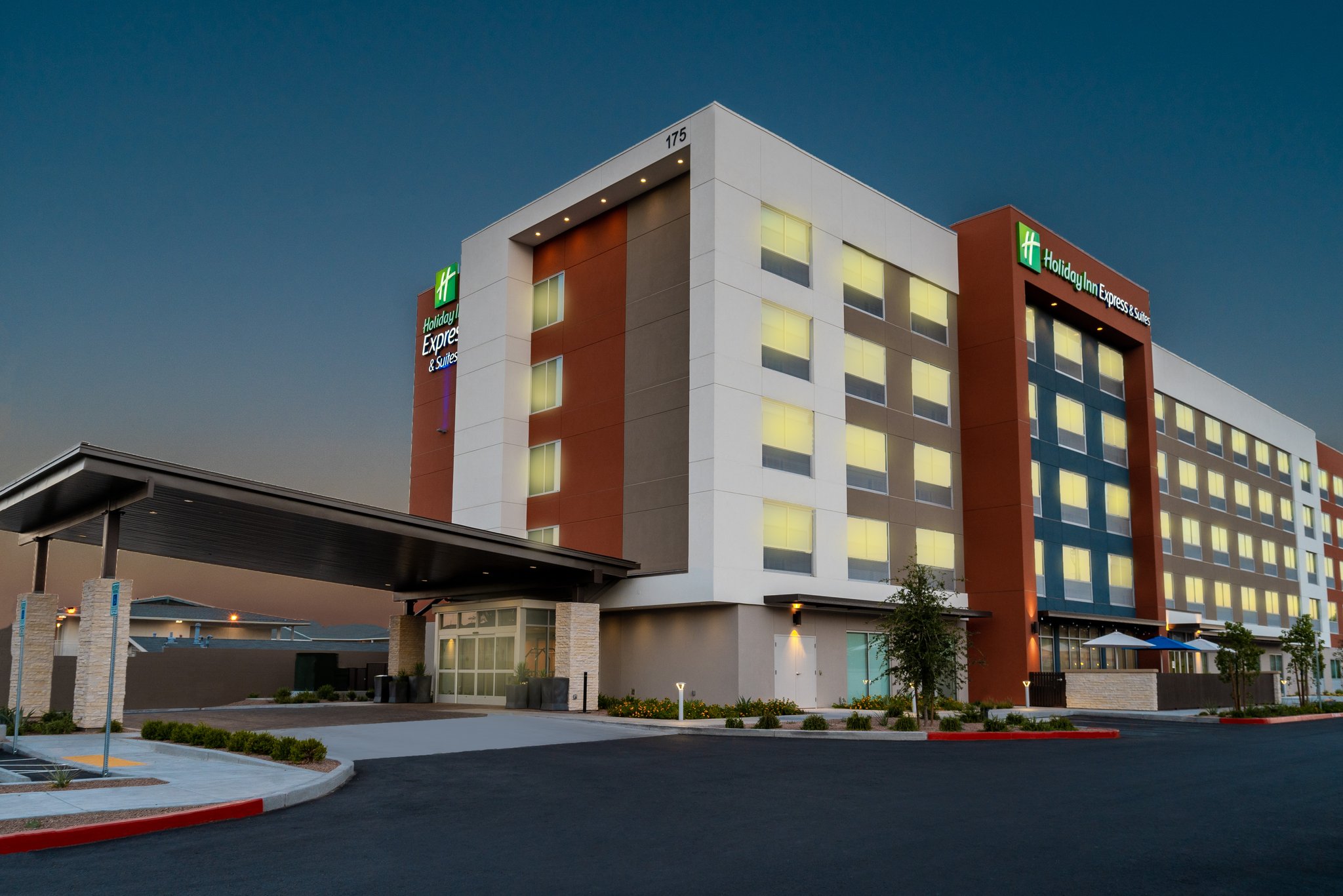 Holiday Inn Exp Stes E Tropican