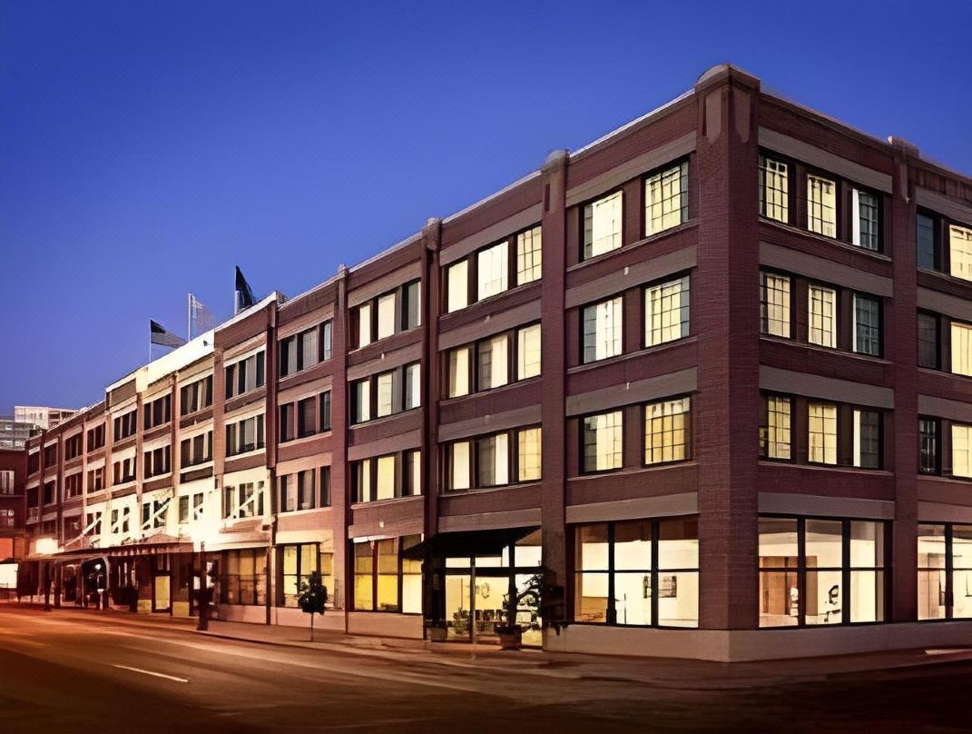 Renaissance Arts Hotel