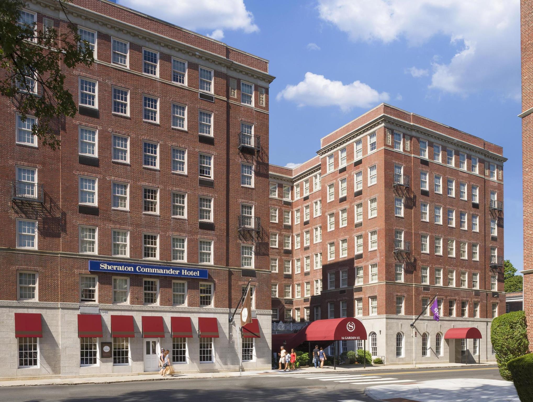 Sheraton Commander Hotel