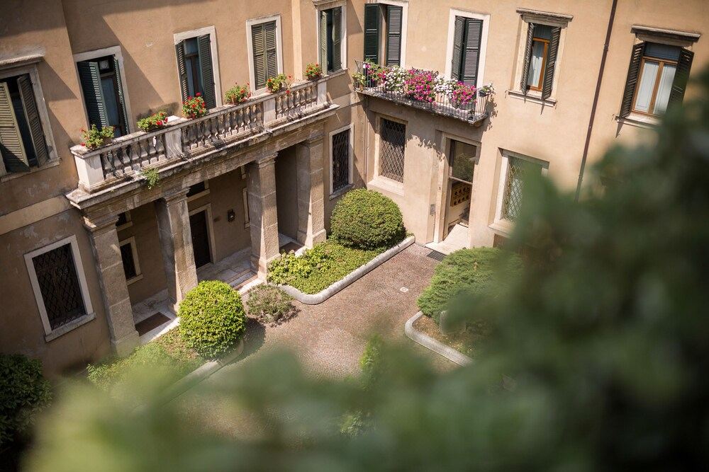 Escalus Luxury Suites