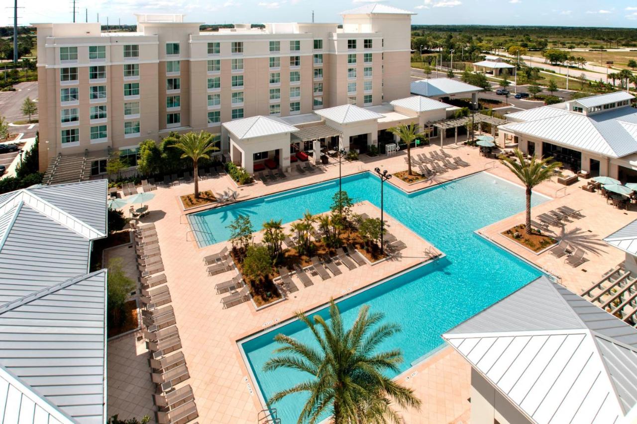 Towneplace Suites Orlando At Flamingo Crossings Town Center/west Entrance
