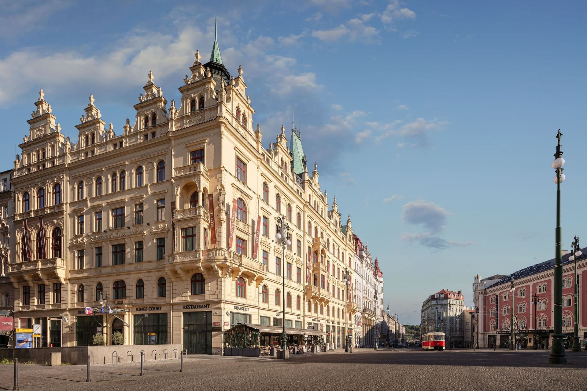 Hotel Kings Court