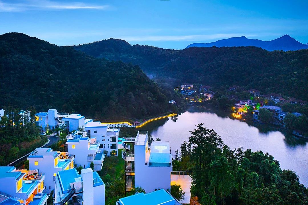 MOGAN MOUNTAIN敢海诗莉莉