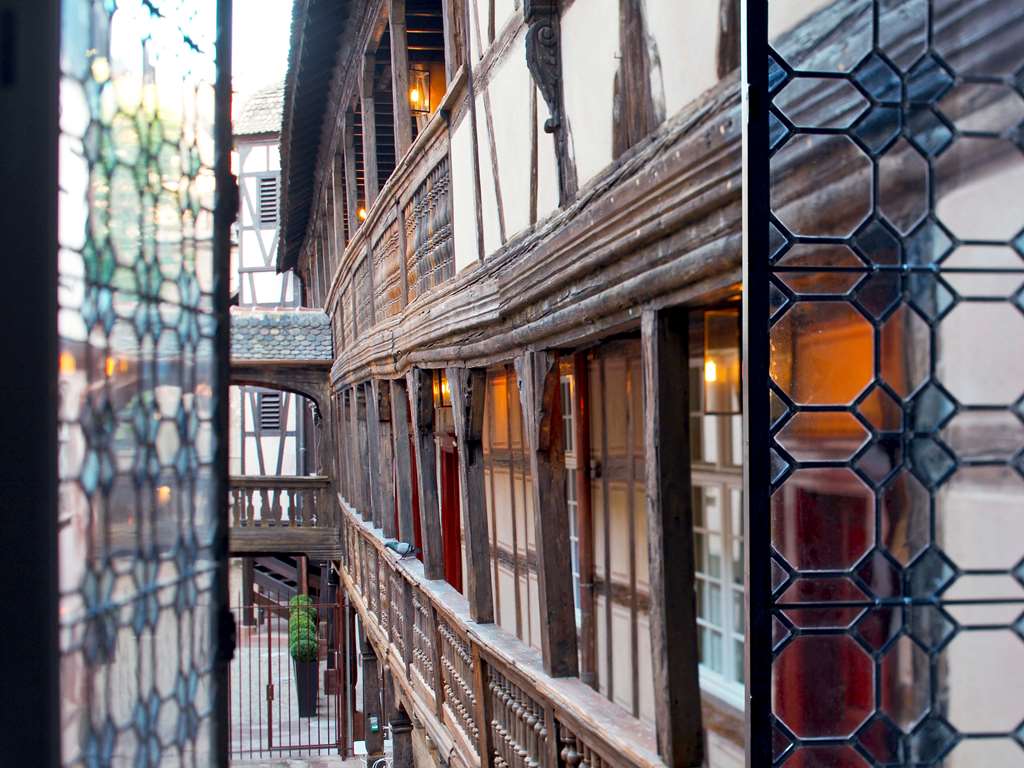 COUR DU CORBEAU